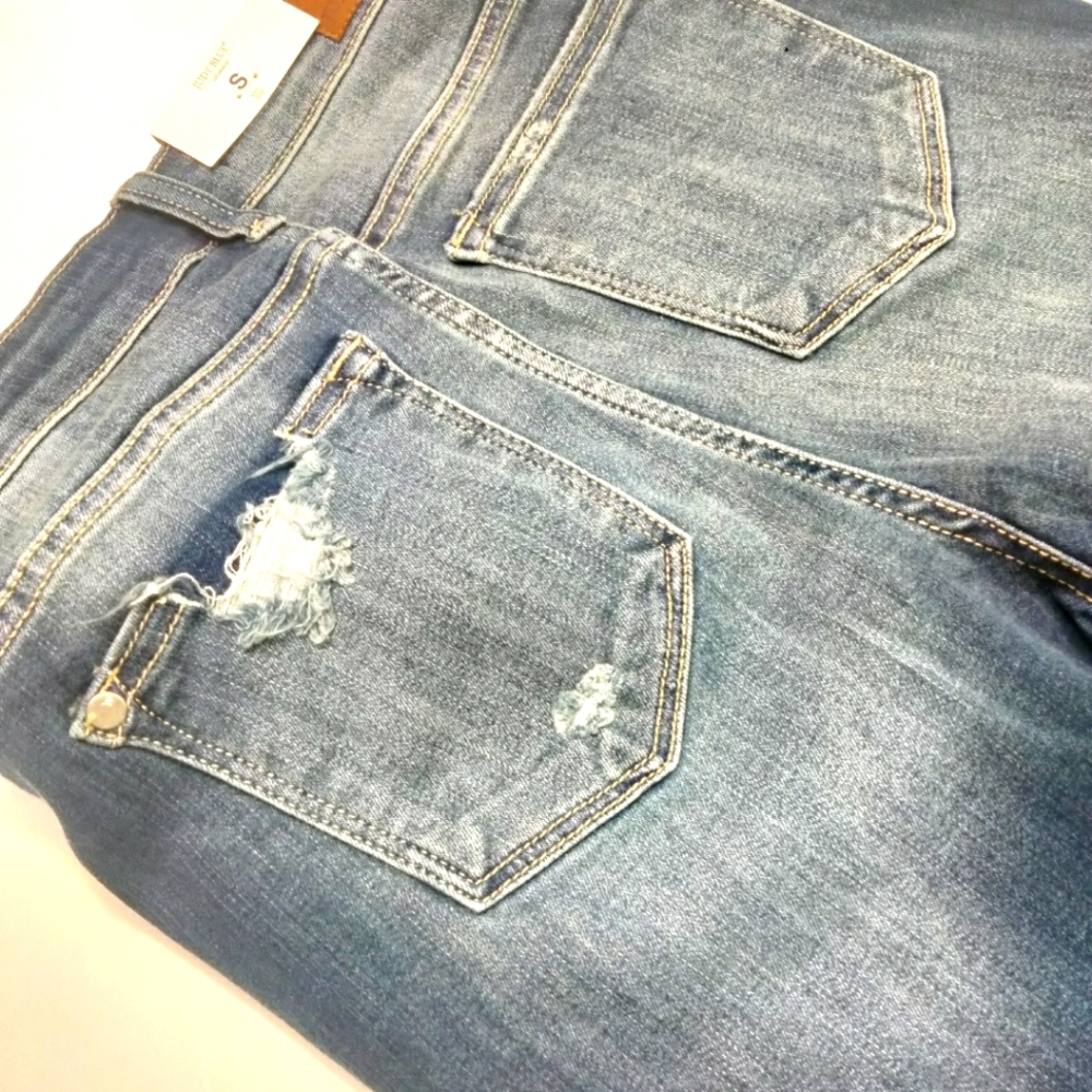Judy Blue Bermuda Short, NWT - Picture 2 of 3